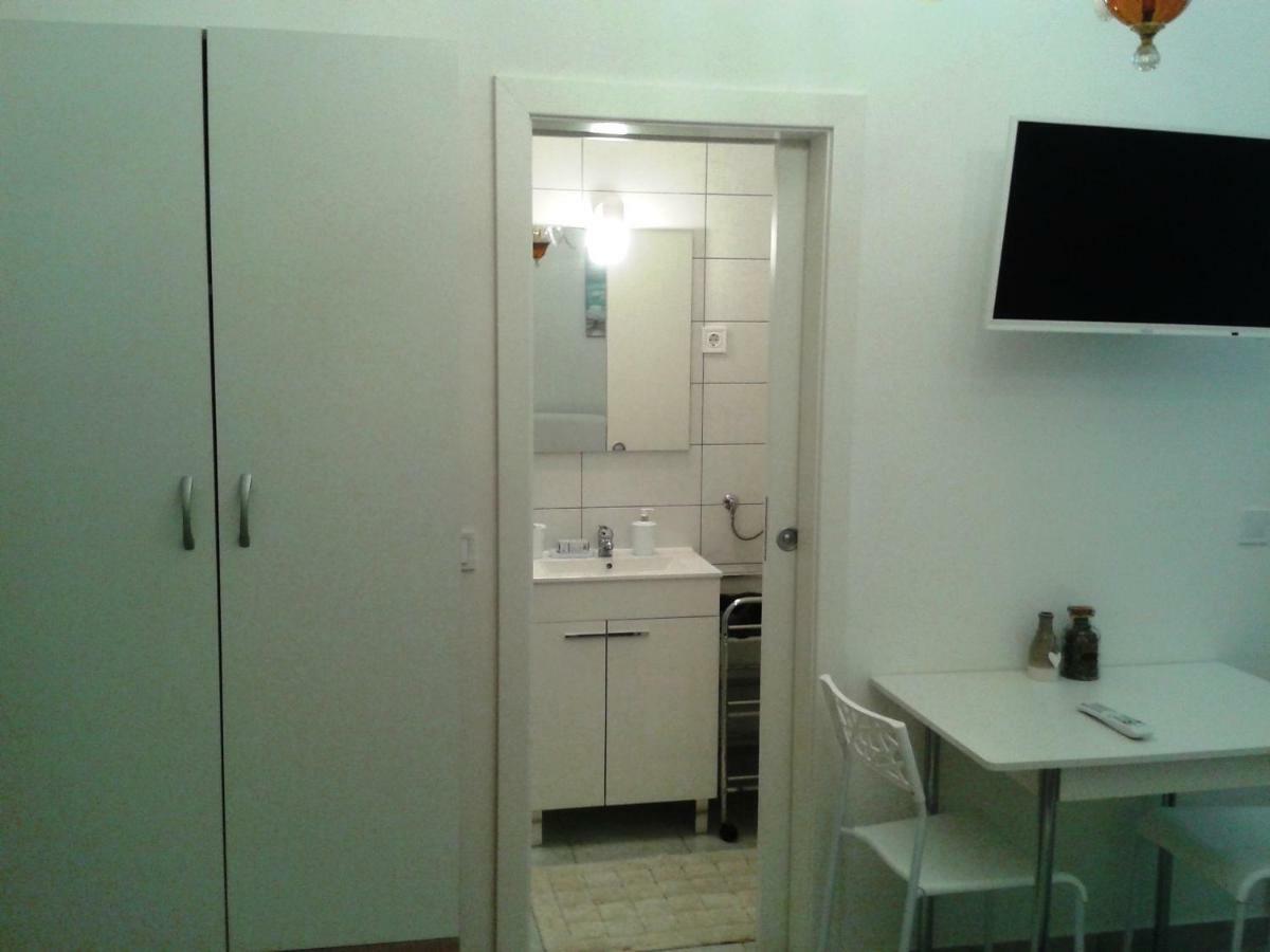 Studio Apartments Ana & Mia ヴィス エクステリア 写真